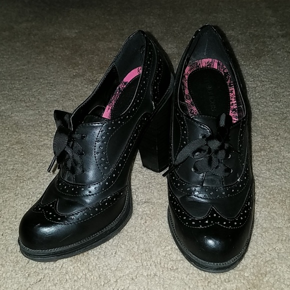 Maurice's booties - Picture 2 of 3